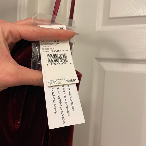 NWT AIDAN MATTOX Red Velvet Sweetheart Gown - Picture 4 of 6